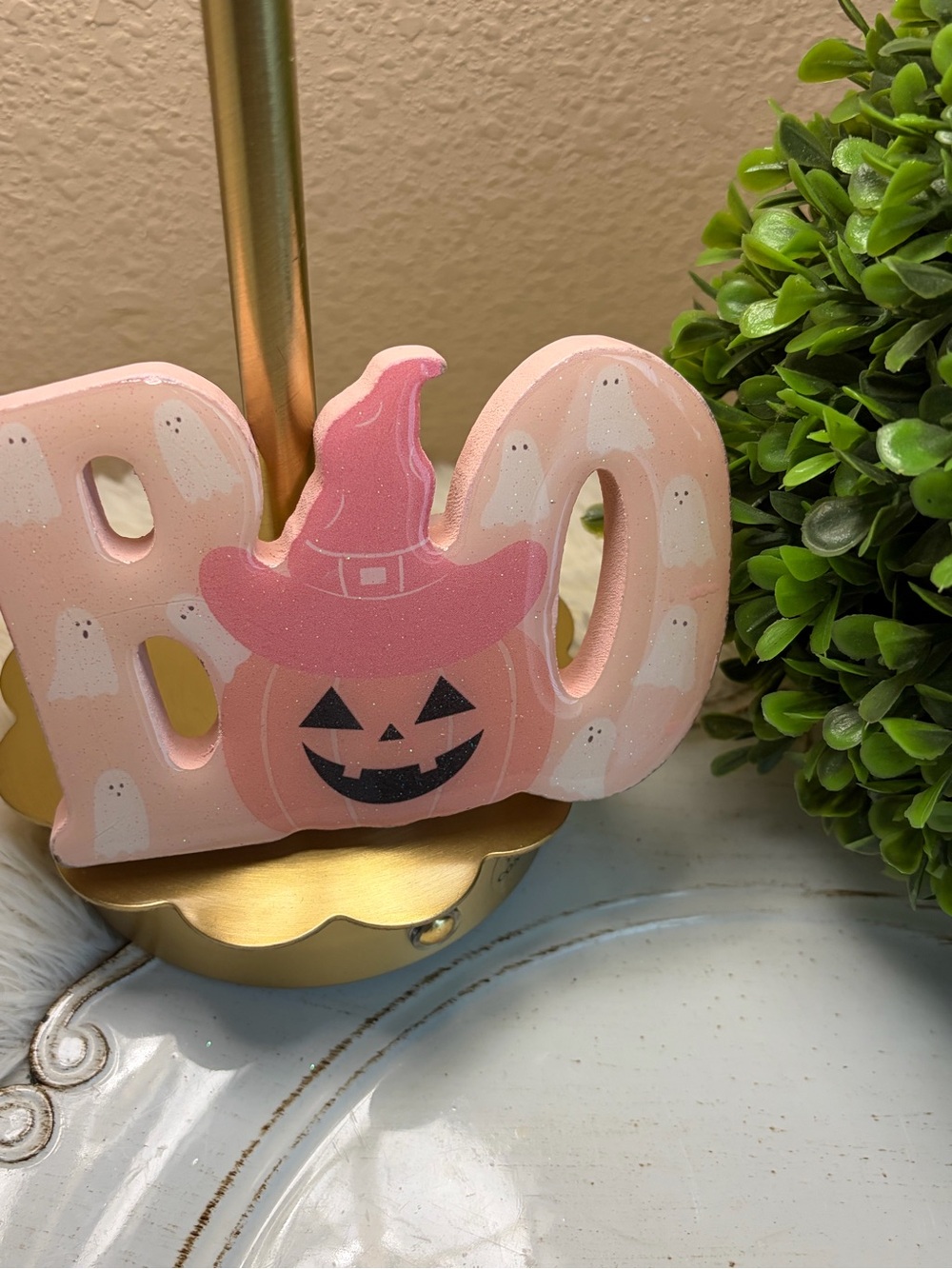 Pink Halloween BOO Table Decorations - Home decor accents 👻 - Picture 5 of 7